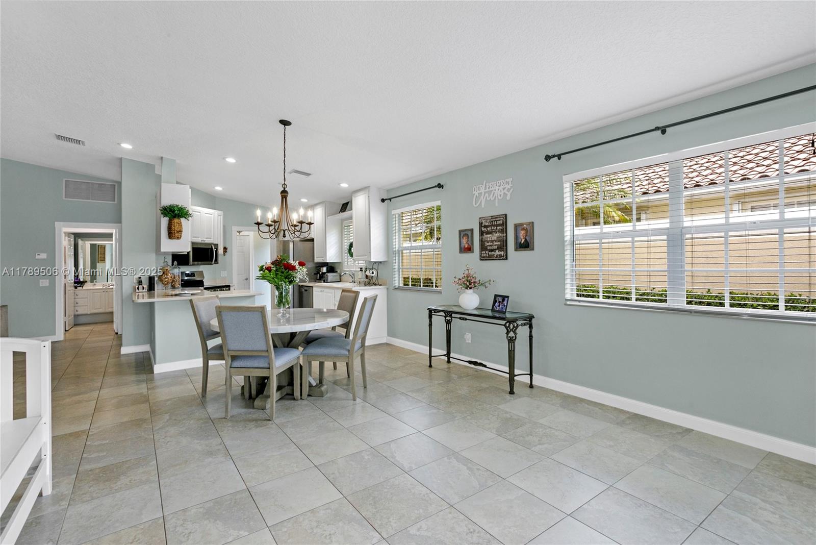 8199 Saint Johns Ct, Wellington, Florida image 11