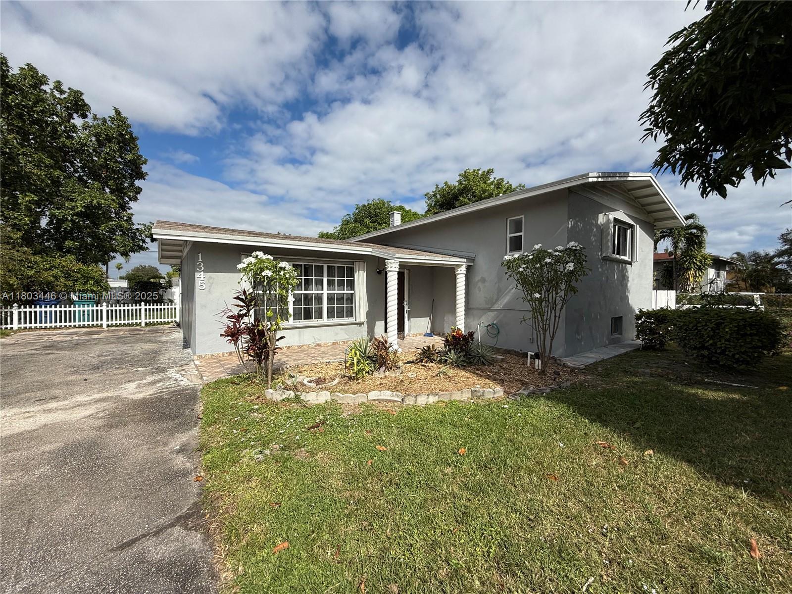 1345 NE 199th St, Miami, Florida image 1