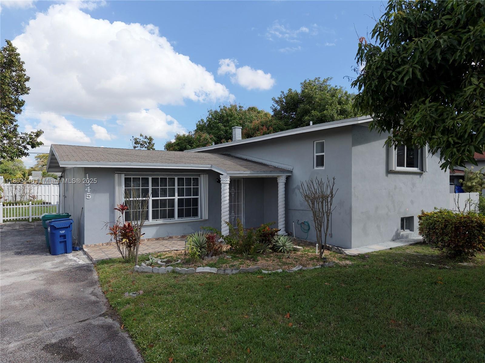 1345 NE 199th St, Miami, Florida image 2