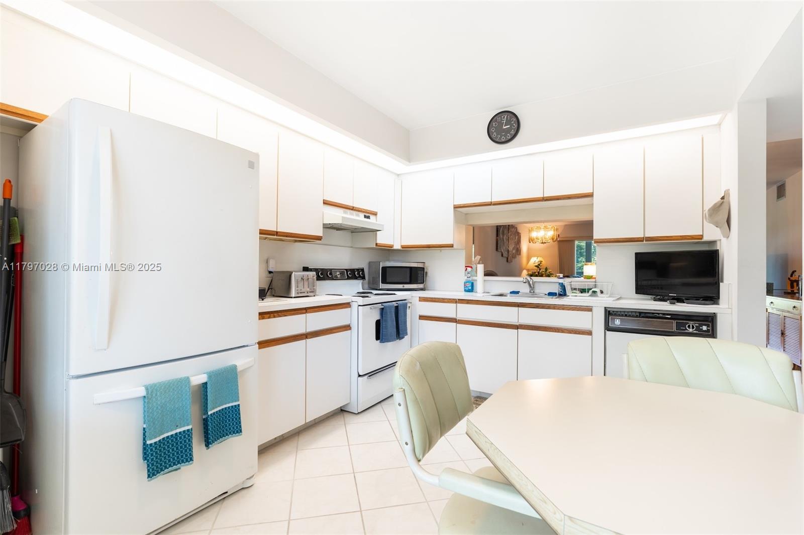 1101 SW 128th Ter #209C, Pembroke Pines, Florida image 7