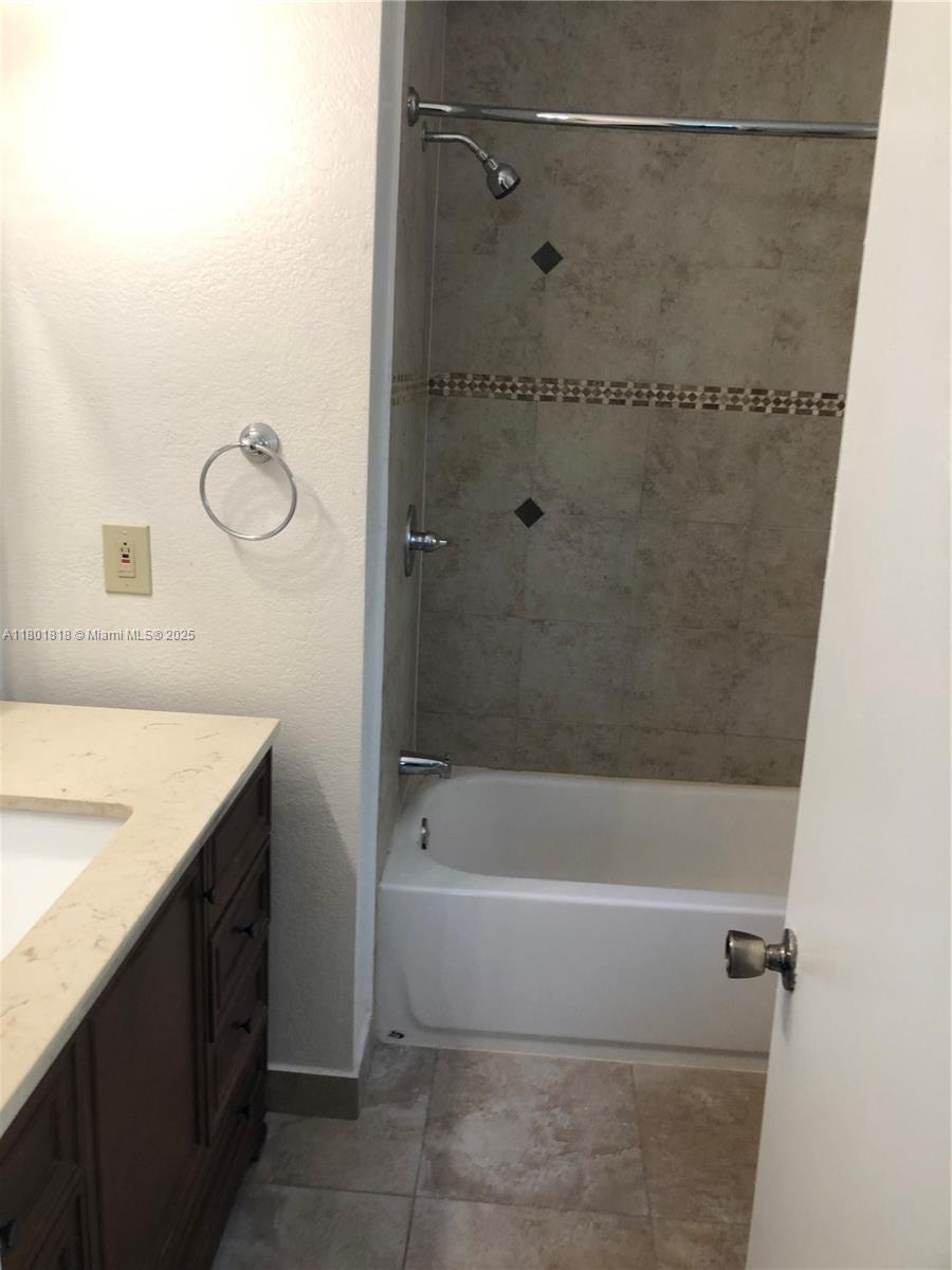 Residential, Miami, Florida image 14