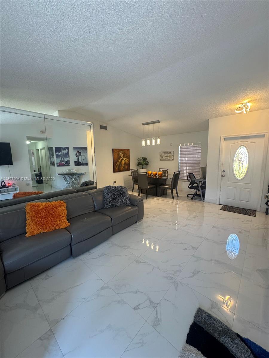 19321 NW 83rd Ave, Hialeah, Florida image 5