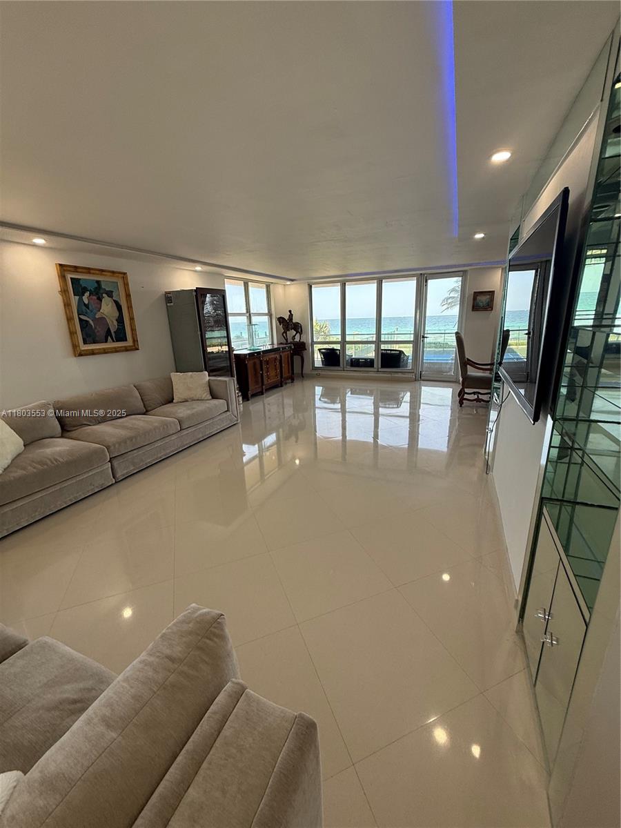 1912 S Ocean Dr #3D, Hallandale Beach, Florida image 10
