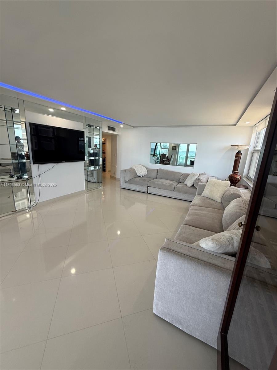 1912 S Ocean Dr #3D, Hallandale Beach, Florida image 12