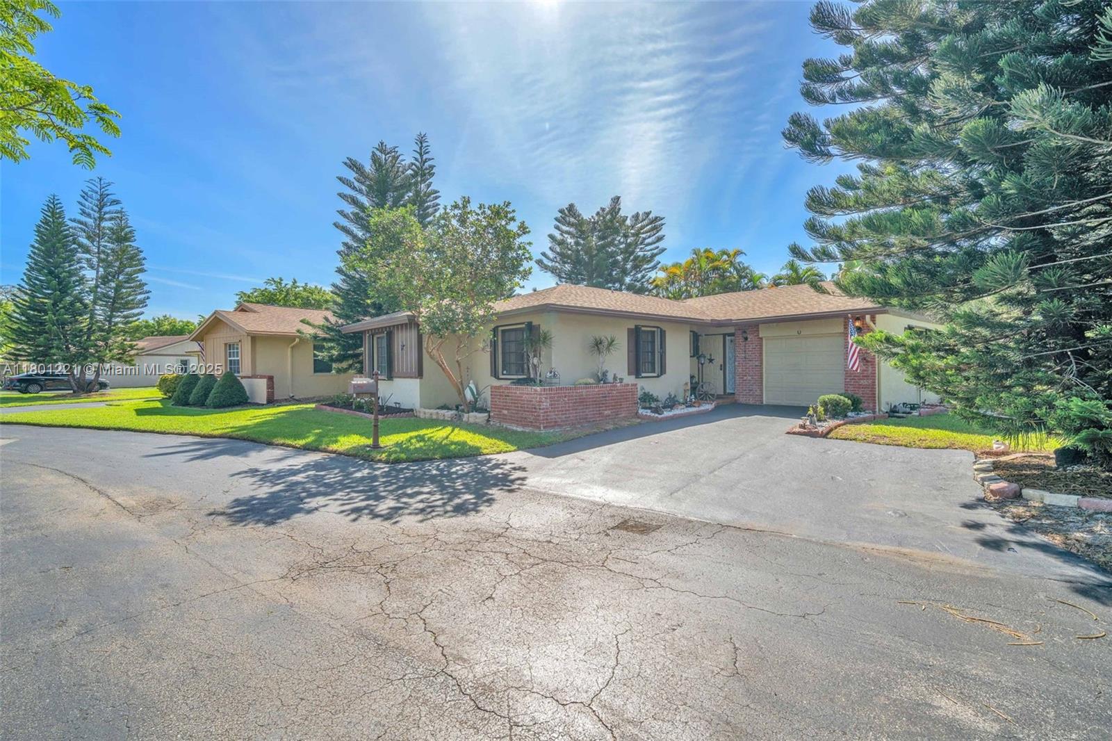 2218 Nova Village Dr, Davie, Florida image 2