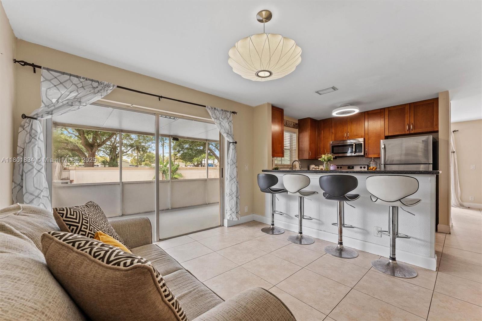 6800 Bayfront Circle, Margate, Florida image 12