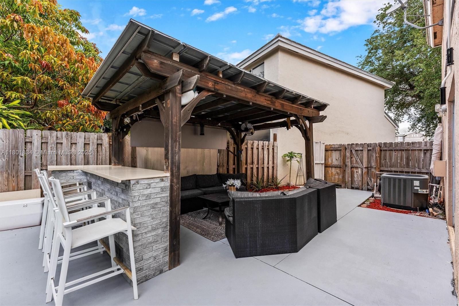 6800 Bayfront Circle, Margate, Florida image 18