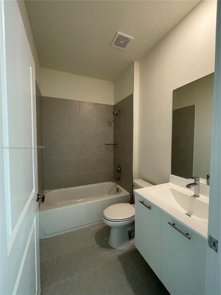 8167 NW 41st St #E-409, Doral, Florida image 23