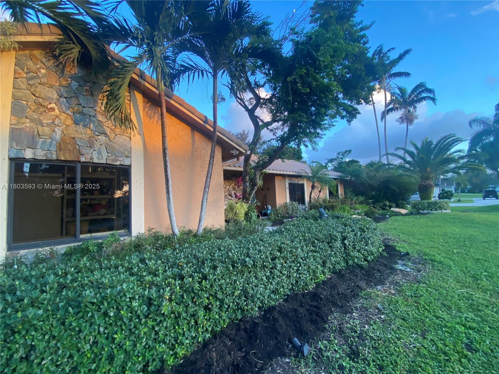 2180 SW 115th Ter, Davie, Florida image 3