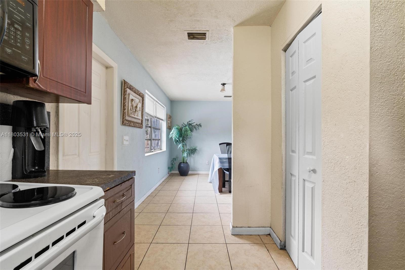 941 NW 76th St, Miami, Florida image 13