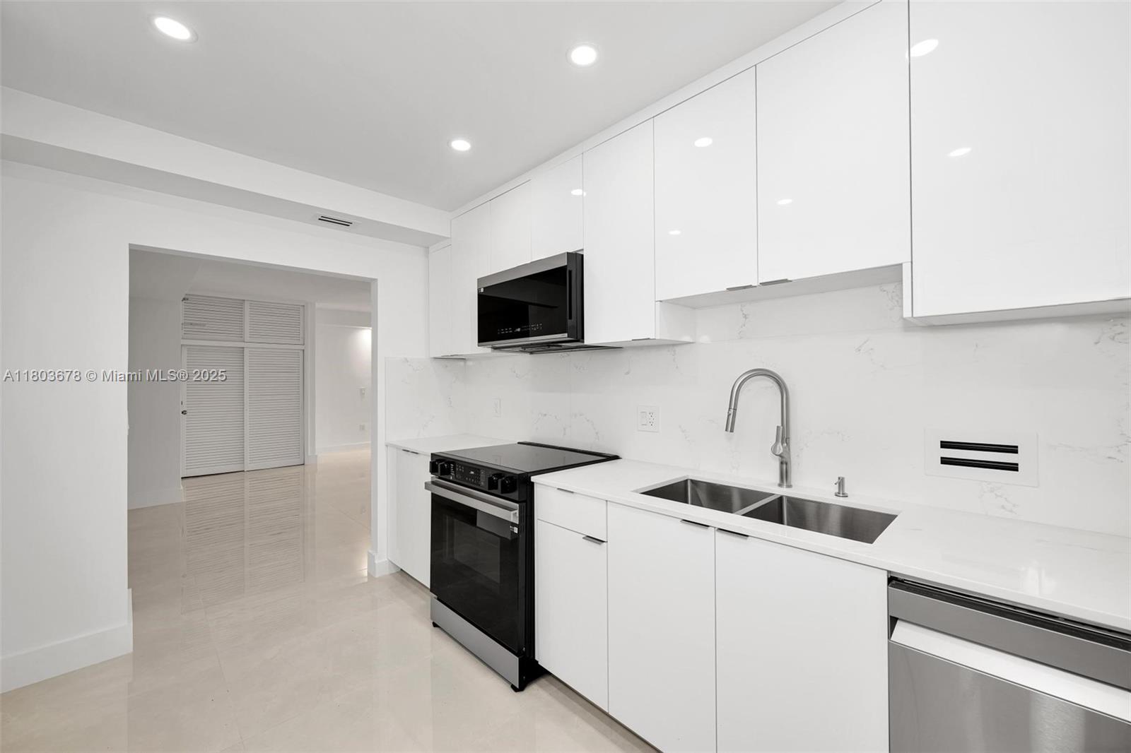 10185 Collins Ave #1502, Bal Harbour, Florida image 2
