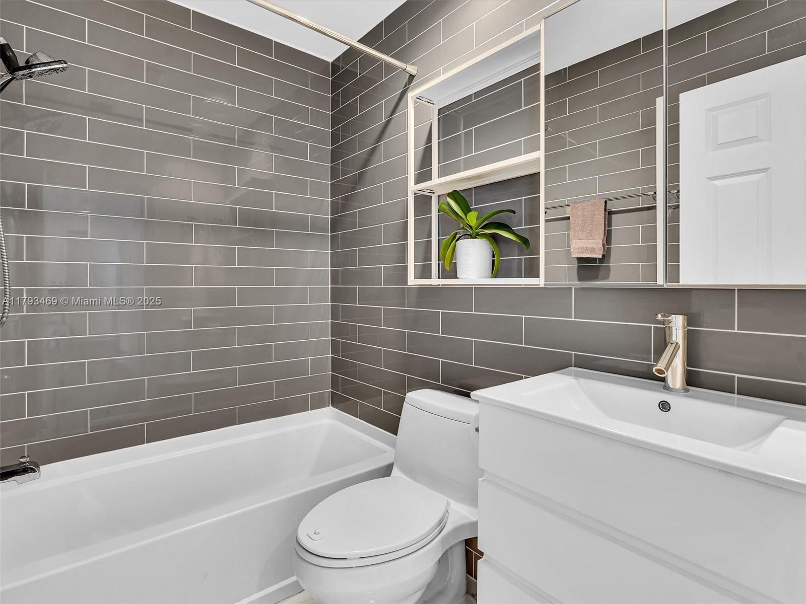 3144 NE 212th St, Aventura, Florida image 25