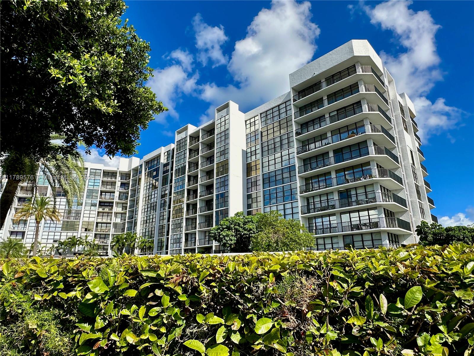 1000 Parkview Dr #424, Hallandale Beach, Florida image 10