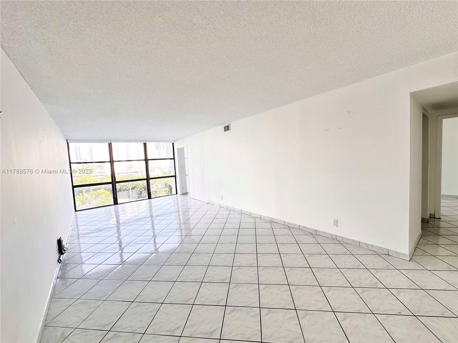 1000 Parkview Dr #424, Hallandale Beach, Florida image 18