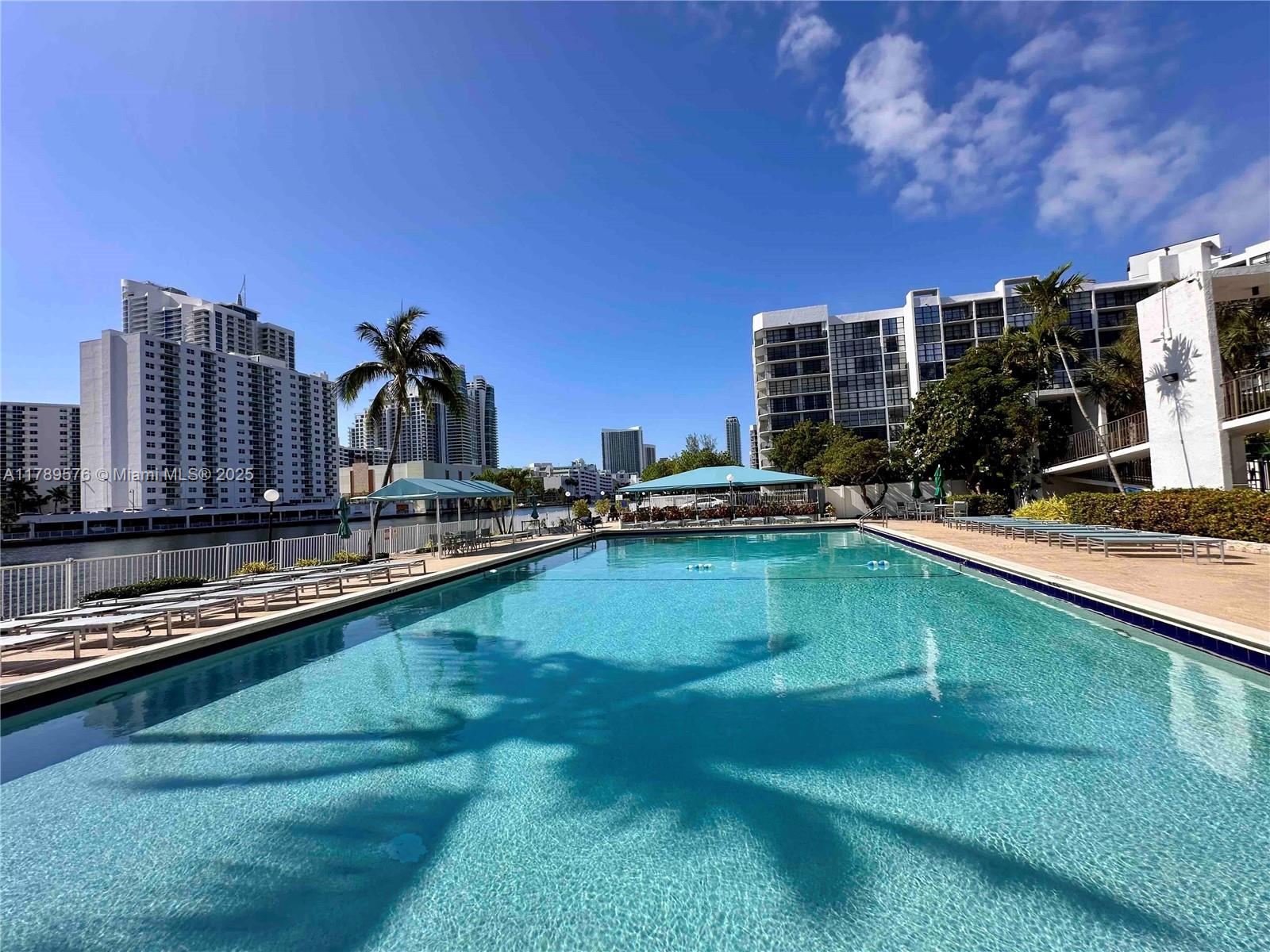 1000 Parkview Dr #424, Hallandale Beach, Florida image 8