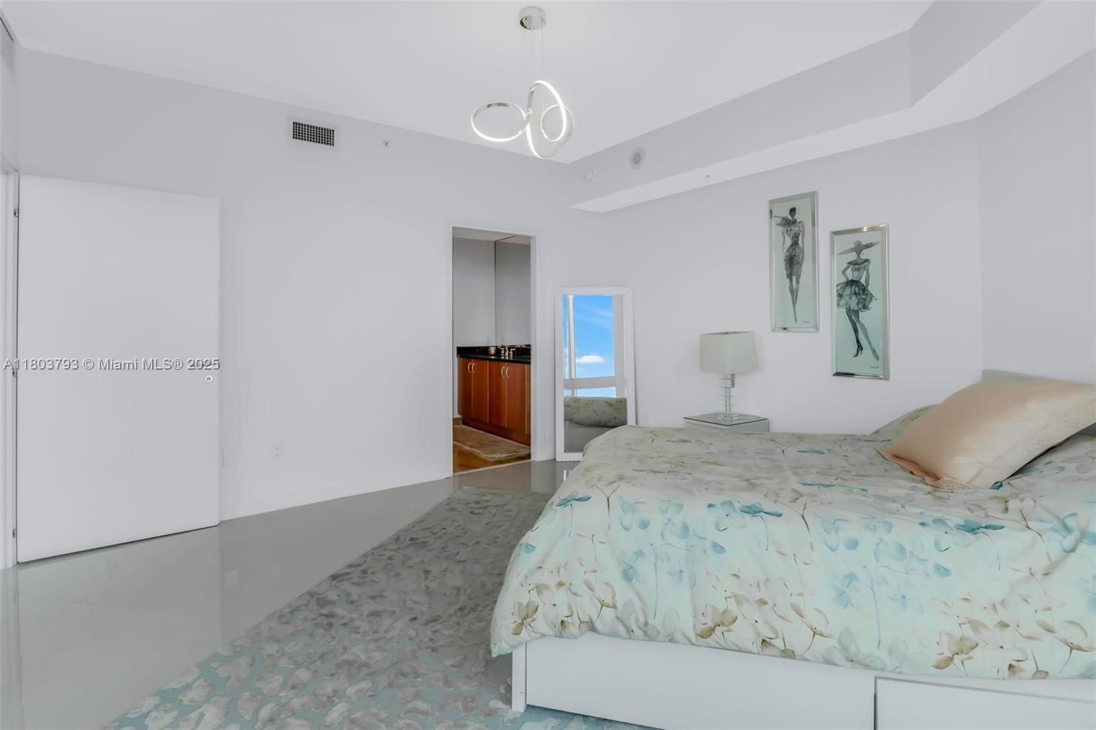 300 S Biscayne Blvd #T-3710, Miami FL 33131