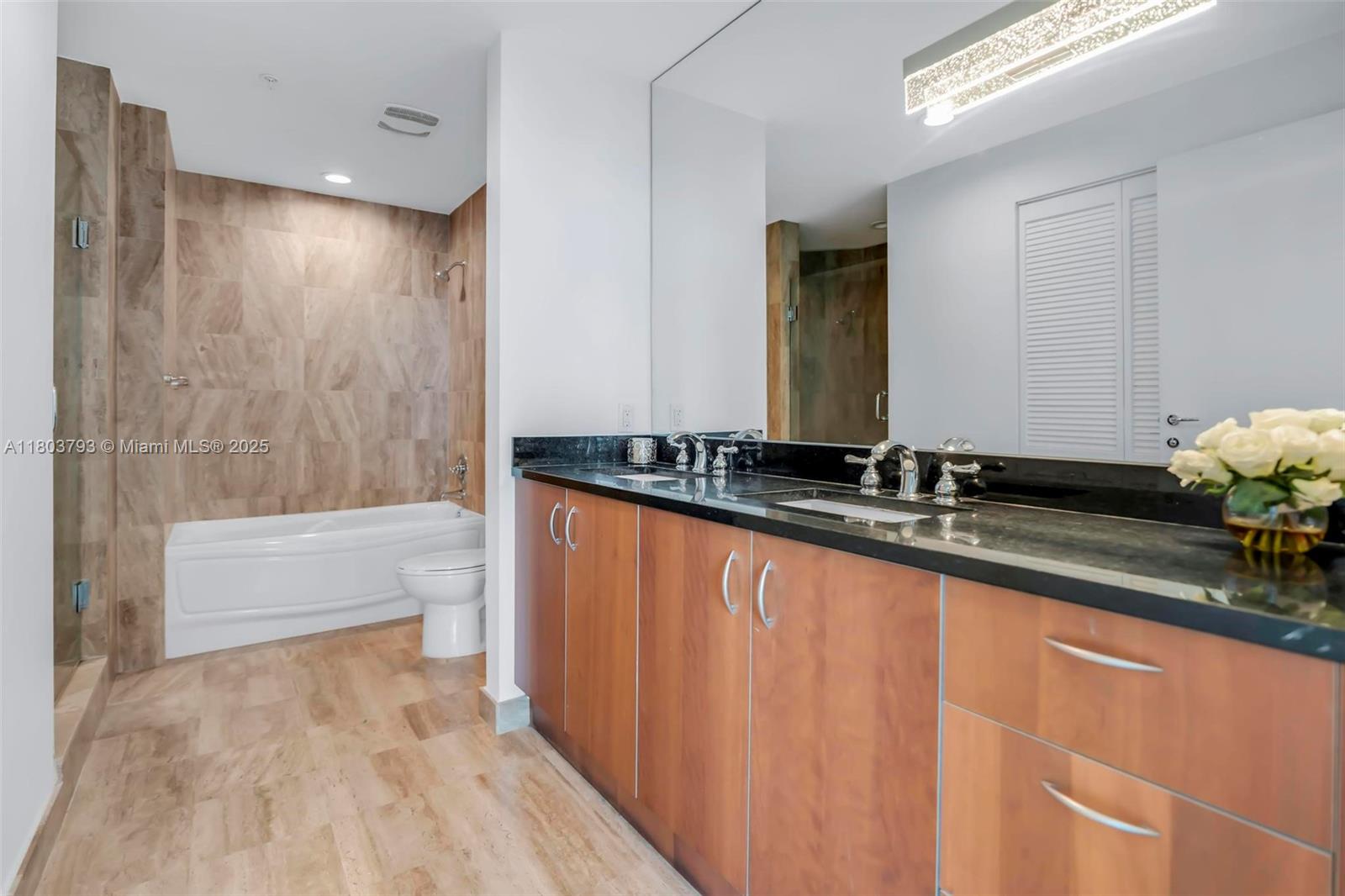 300 S Biscayne Blvd #T-3710, Miami FL 33131