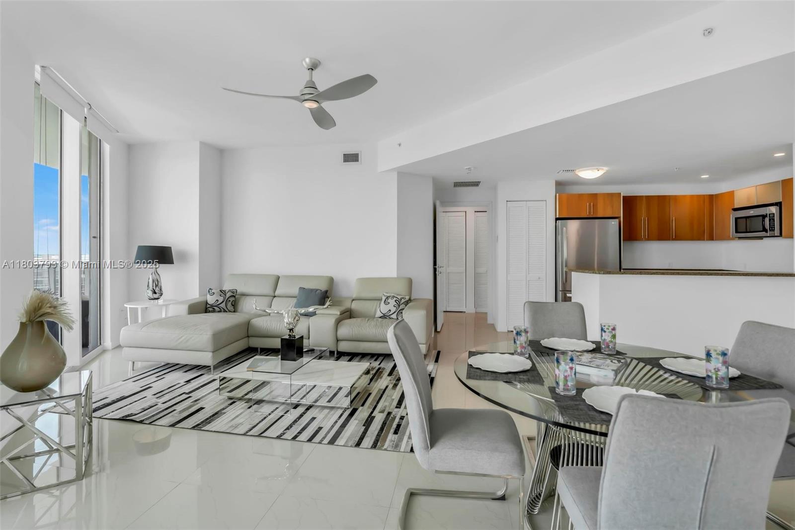 300 S Biscayne Blvd #T-3710, Miami FL 33131