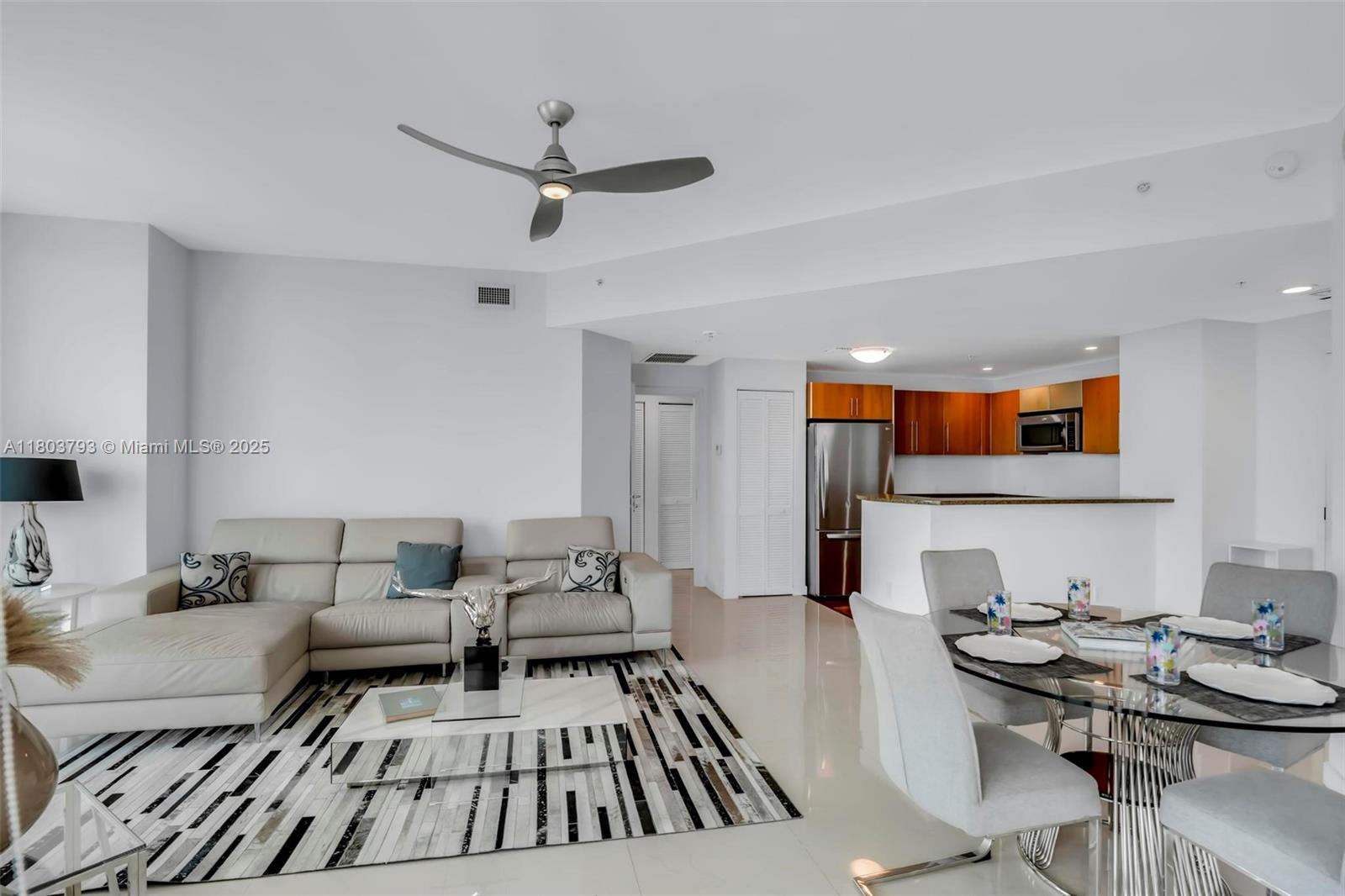 300 S Biscayne Blvd #T-3710, Miami FL 33131