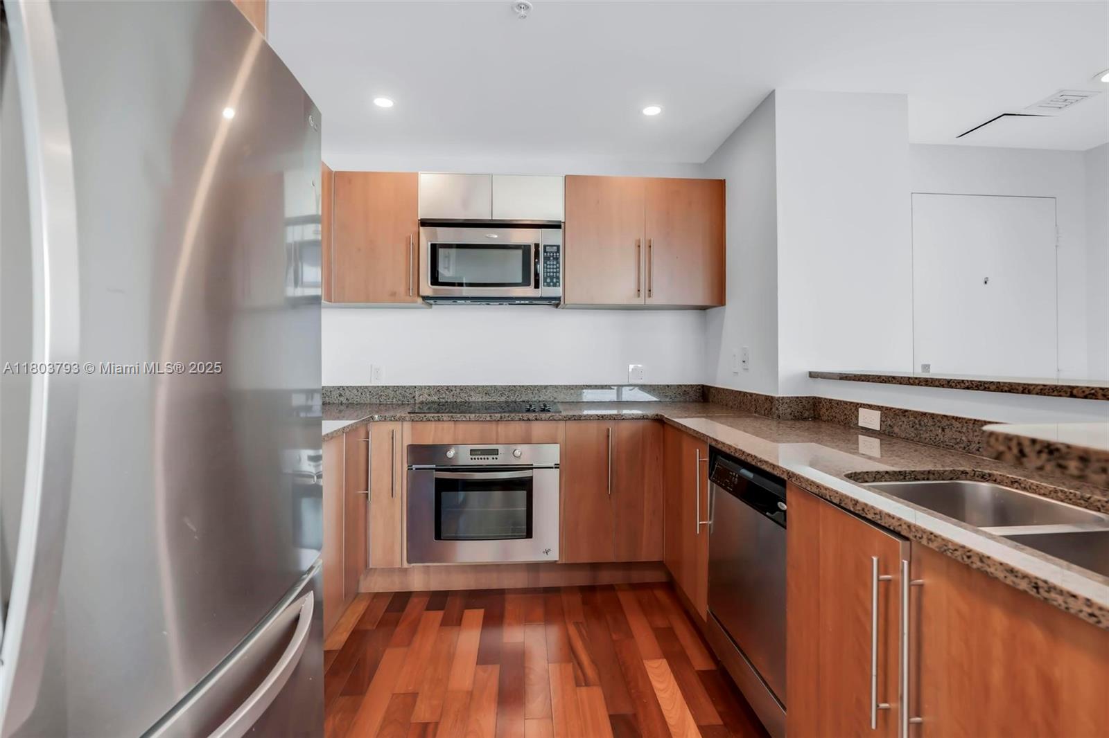 300 S Biscayne Blvd #T-3710, Miami FL 33131