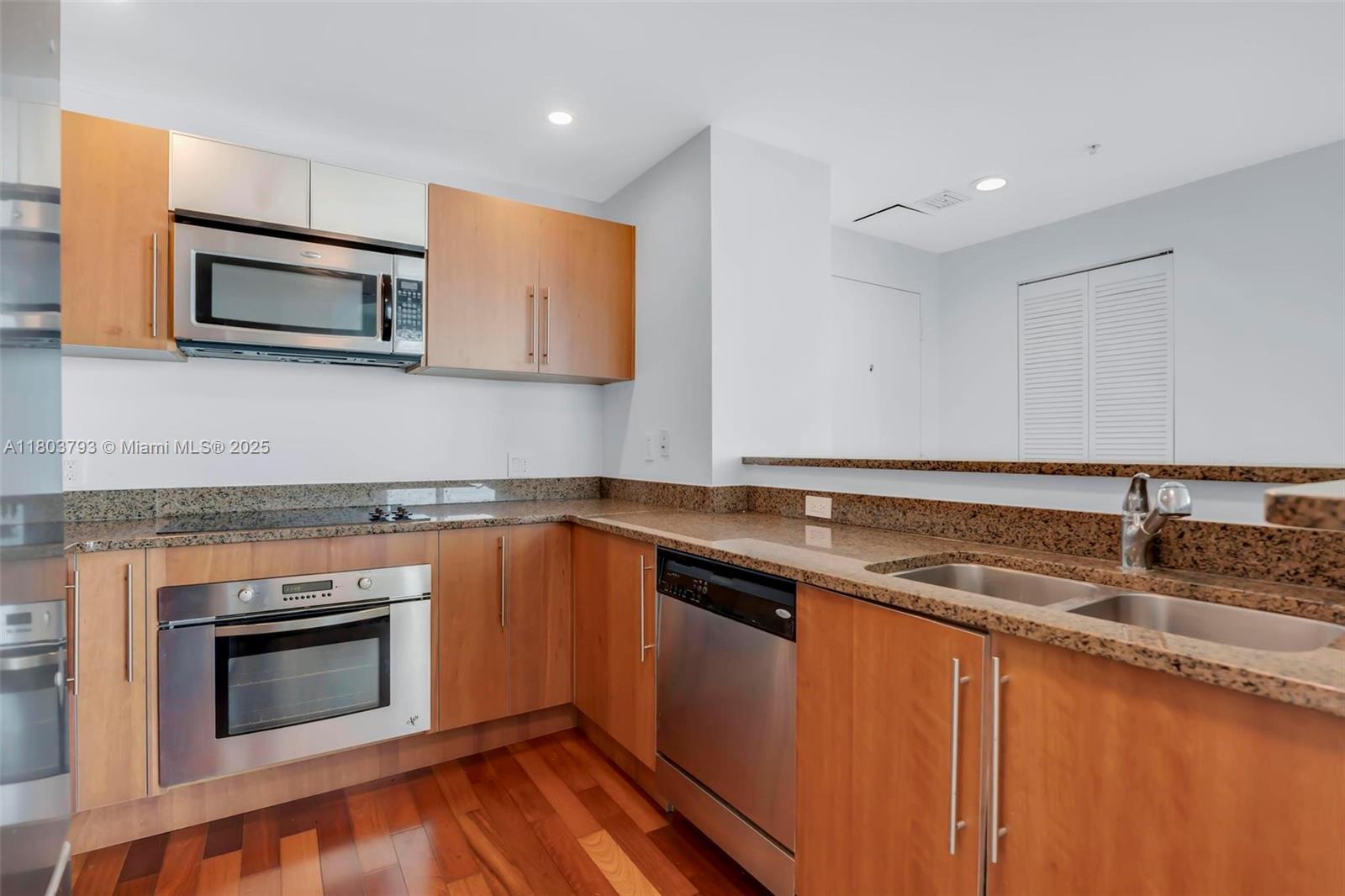 300 S Biscayne Blvd #T-3710, Miami FL 33131