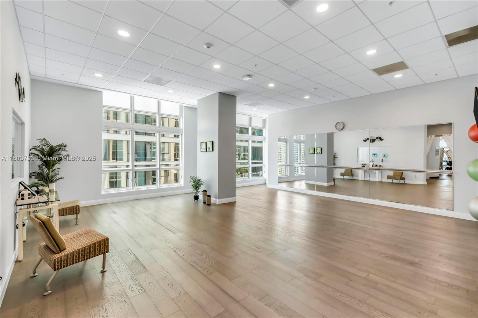 300 S Biscayne Blvd #T-3710, Miami FL 33131