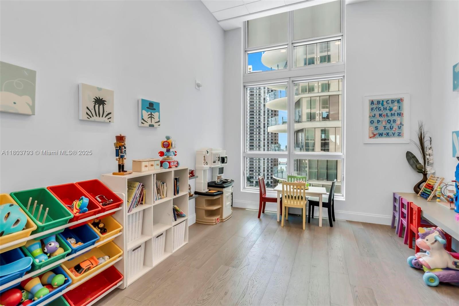 300 S Biscayne Blvd #T-3710, Miami FL 33131