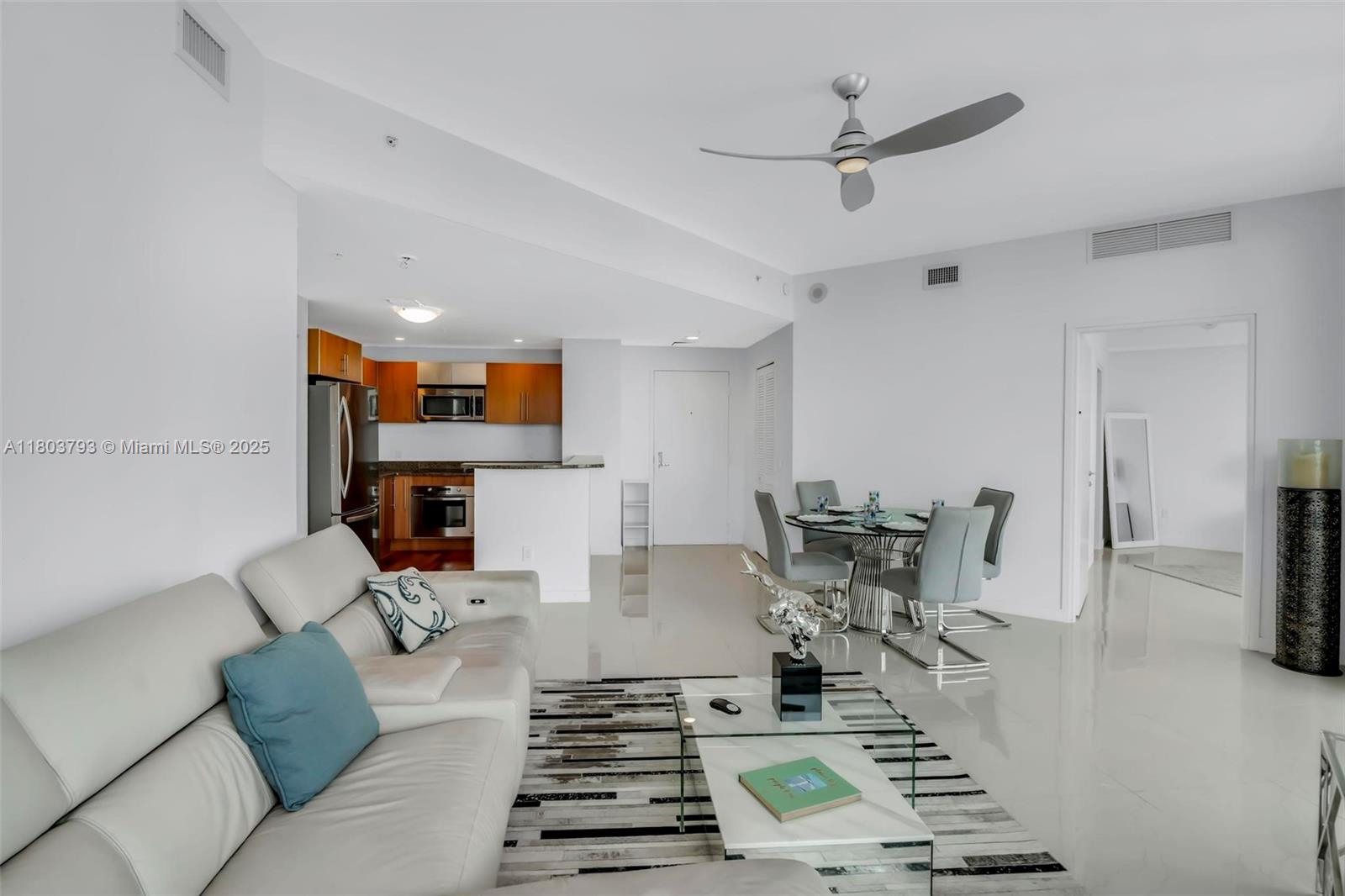 300 S Biscayne Blvd #T-3710, Miami FL 33131