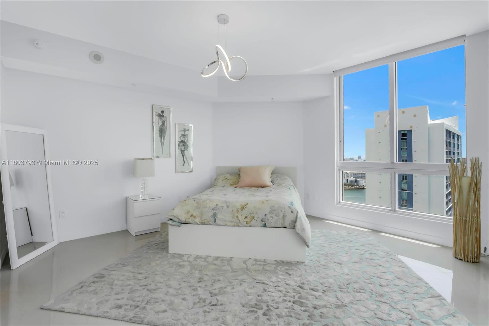300 S Biscayne Blvd #T-3710, Miami FL 33131
