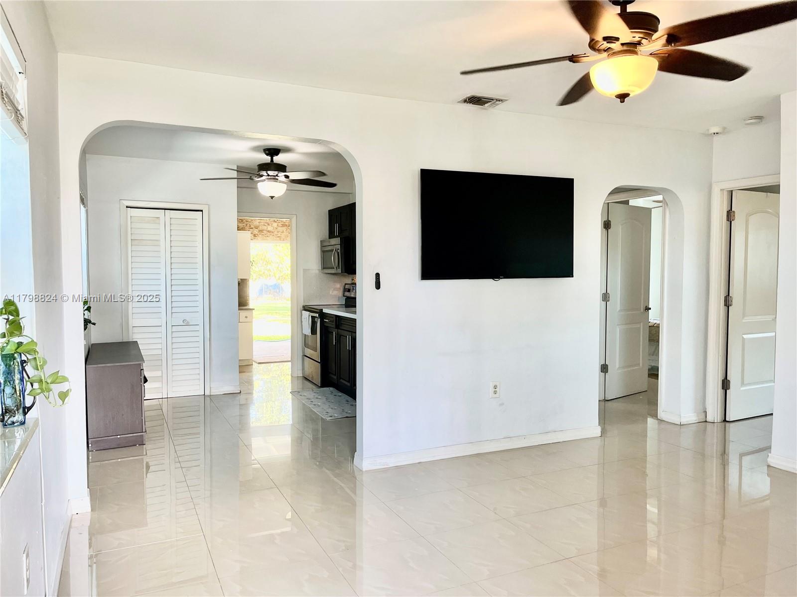 3135 SW 64th Ave  For Sale A11798824, FL