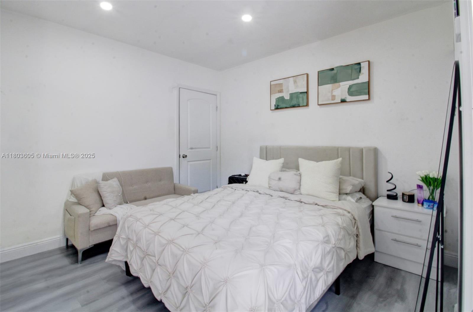 Listing Photo 11