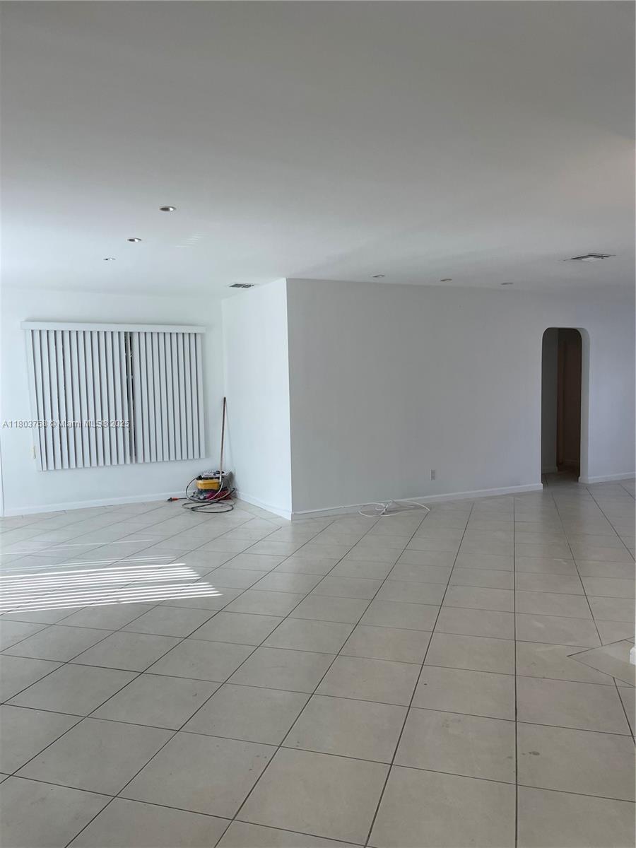 8851 Byron Ave, Surfside, Florida image 15