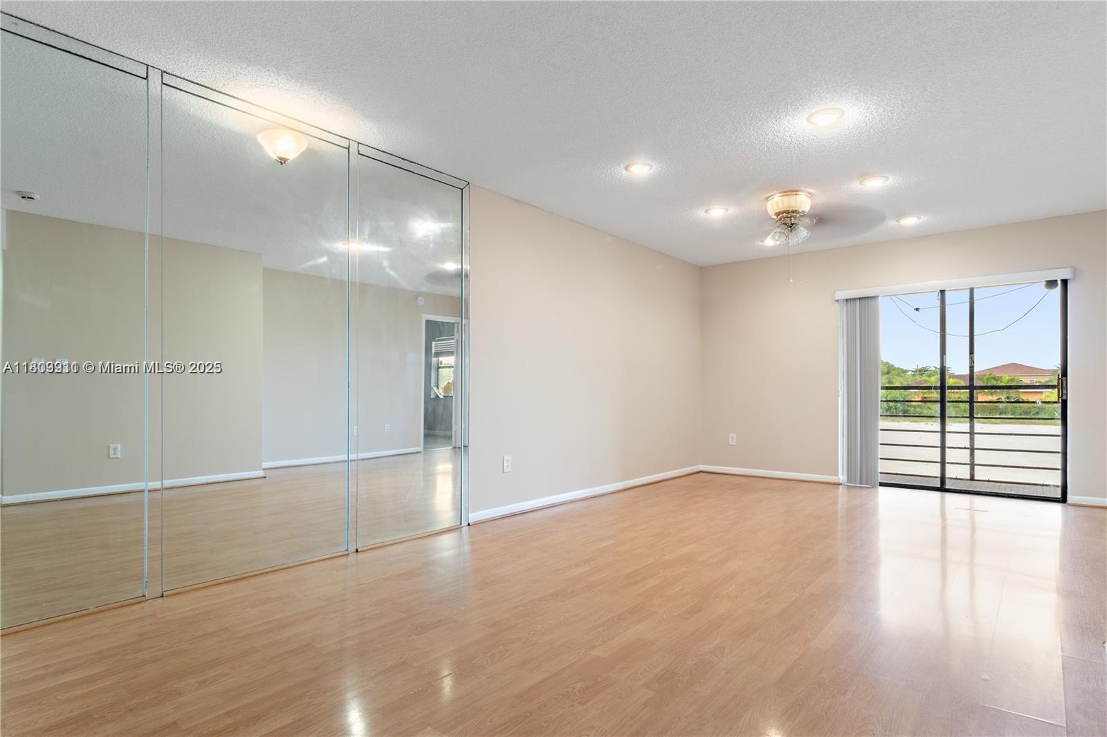 862 NE 209th St #205, Miami, Florida image 4