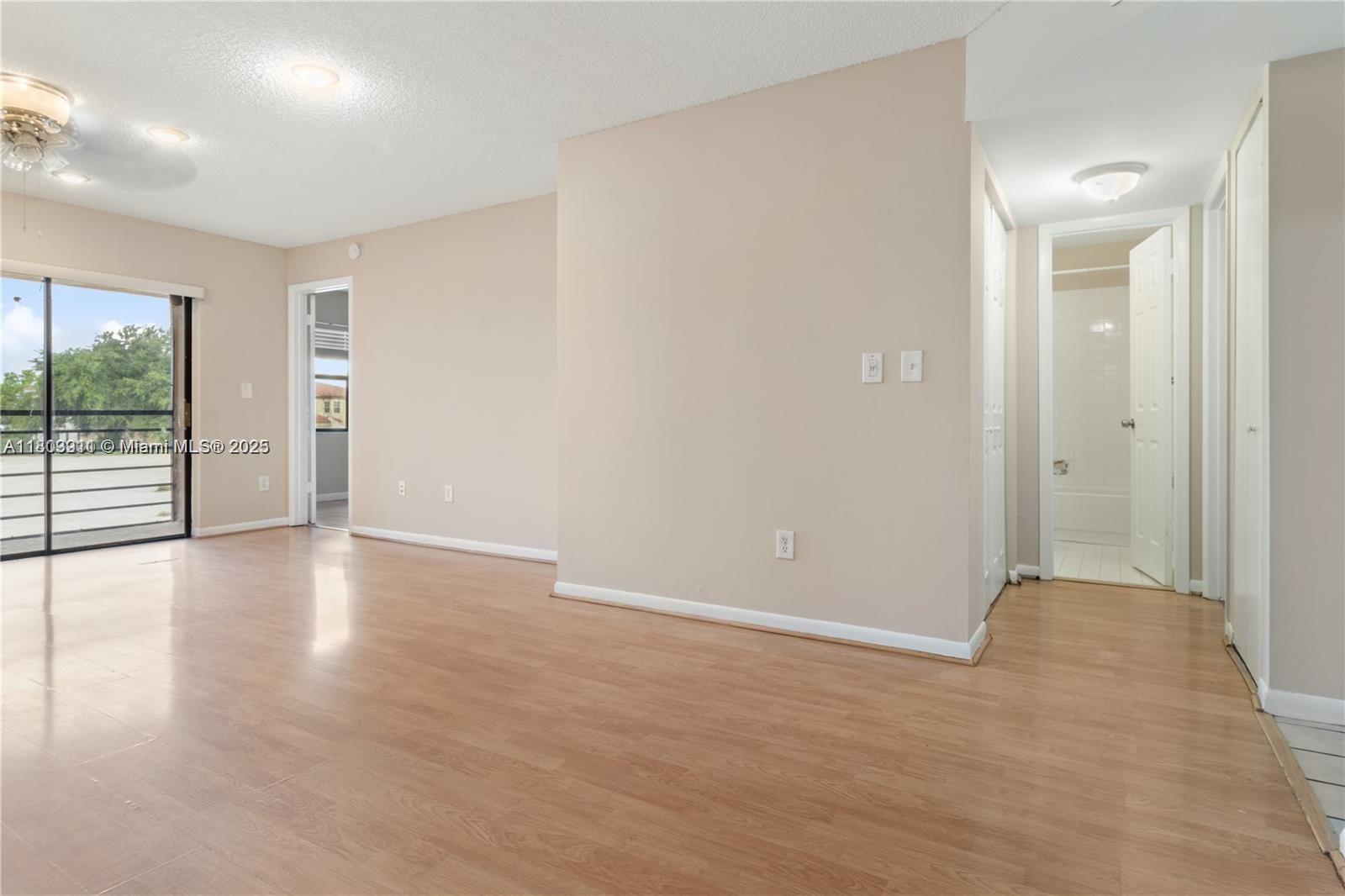 862 NE 209th St #205, Miami, Florida image 6