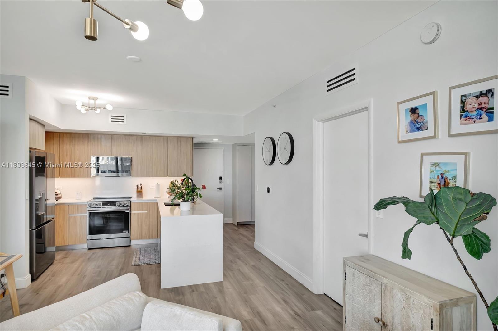 350 S Miami Ave #1705, Miami FL 33130