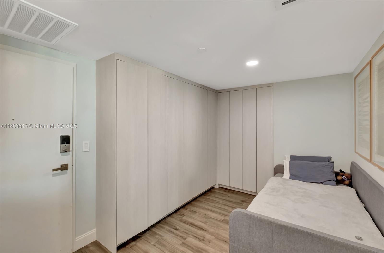 350 S Miami Ave #1705, Miami FL 33130