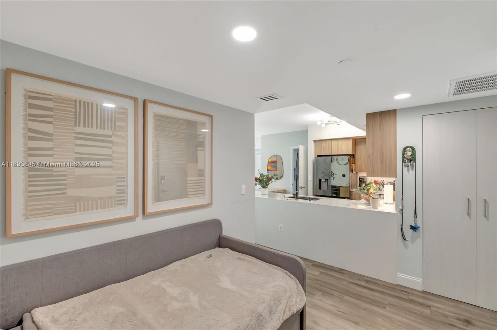 350 S Miami Ave #1705, Miami FL 33130