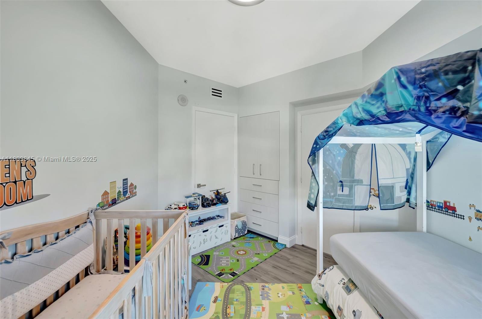 350 S Miami Ave #1705, Miami FL 33130