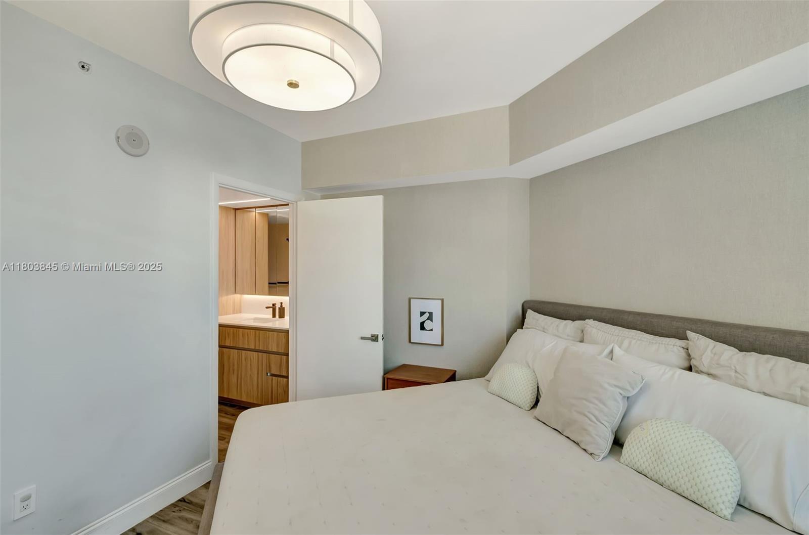 350 S Miami Ave #1705, Miami FL 33130
