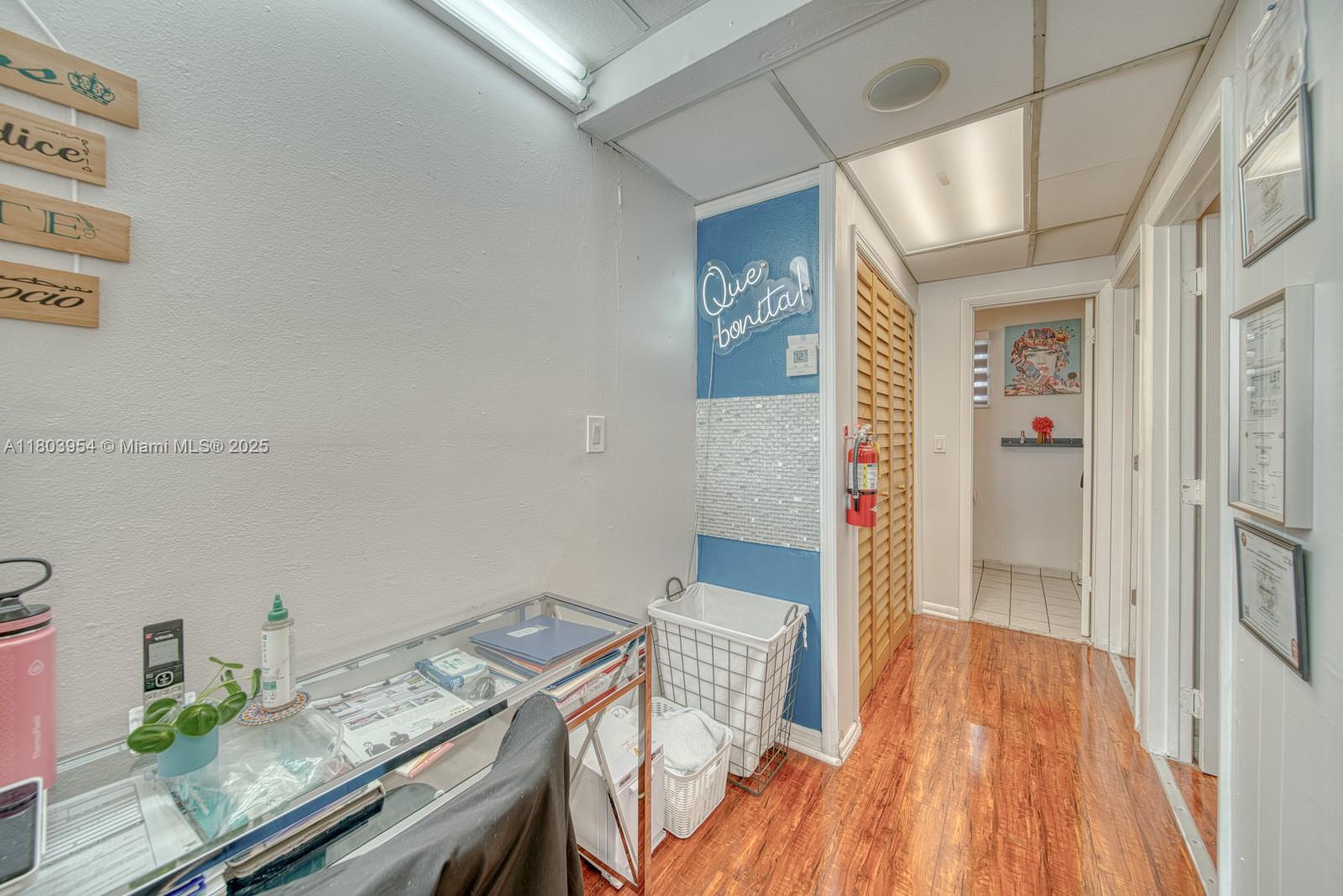 Stylish Beauty Salon In Prime Tamiami Park/Fiu Campus Area