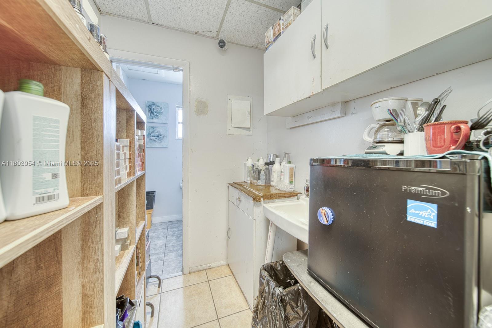 Stylish Beauty Salon In Prime Tamiami Park/Fiu Campus Area