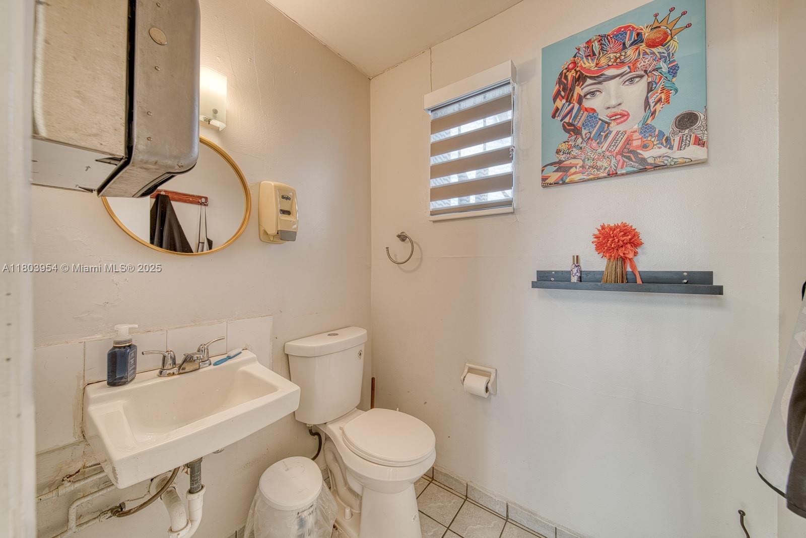 Stylish Beauty Salon In Prime Tamiami Park/Fiu Campus Area