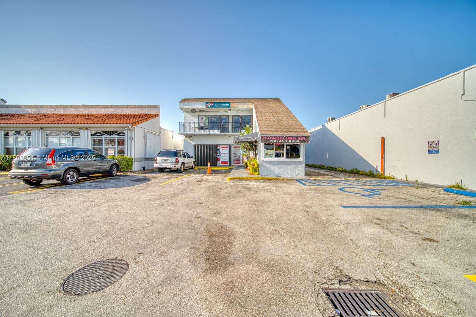 Stylish Beauty Salon In Prime Tamiami Park/Fiu Campus Area