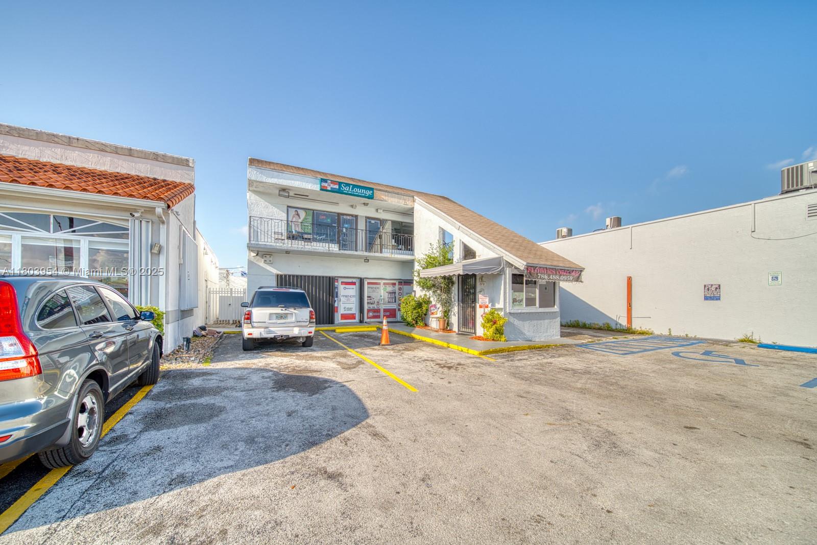 Stylish Beauty Salon In Prime Tamiami Park/Fiu Campus Area