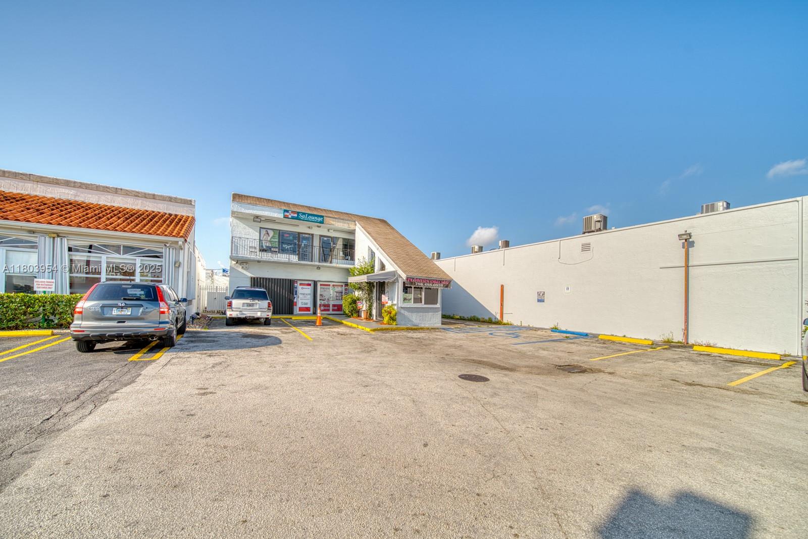 Stylish Beauty Salon In Prime Tamiami Park/Fiu Campus Area