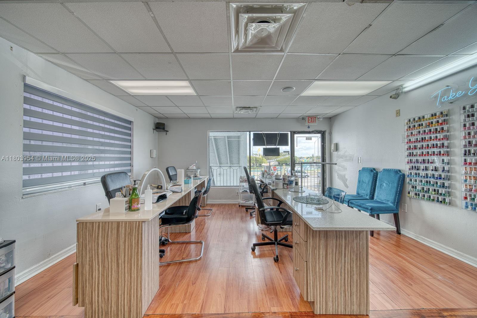 Stylish Beauty Salon In Prime Tamiami Park/Fiu Campus Area