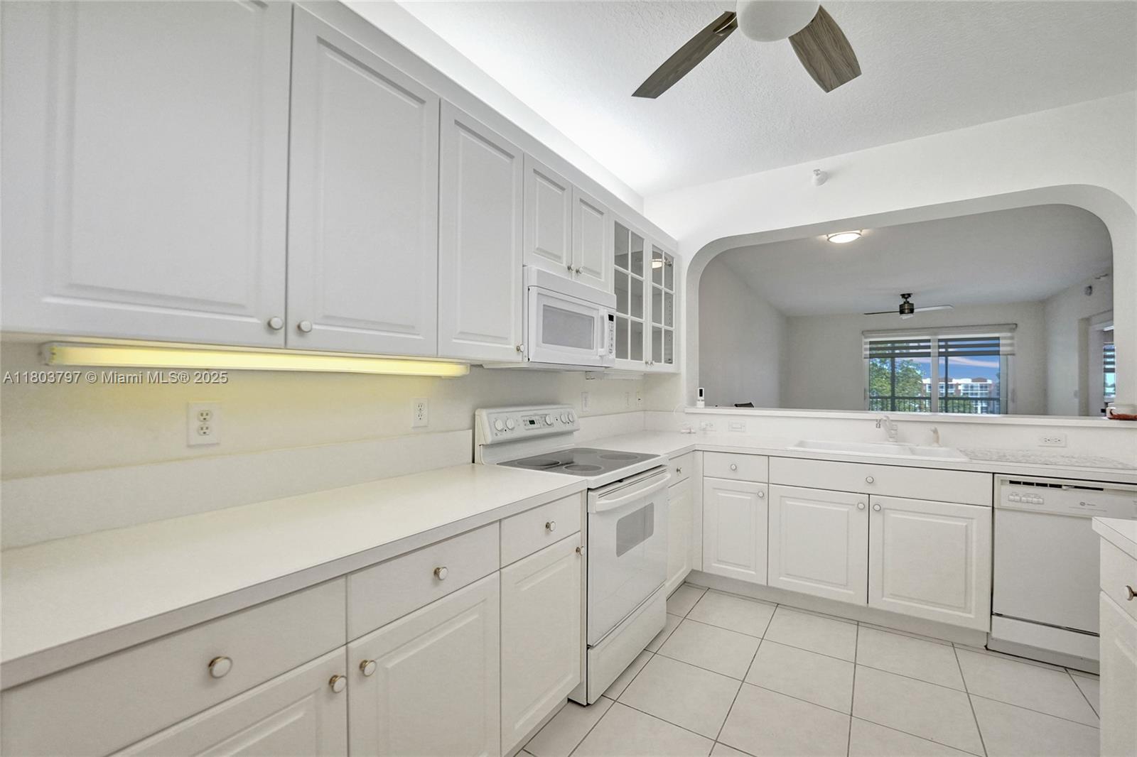 7739 Southampton Ter #415, Tamarac, Florida image 9
