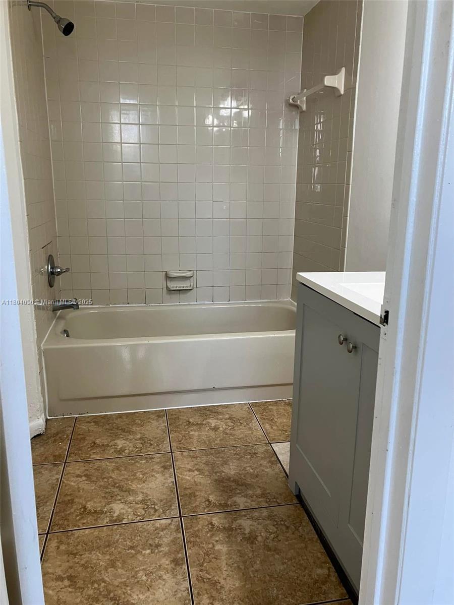 213 Lake Pointe Dr #112, Oakland Park, Florida image 12