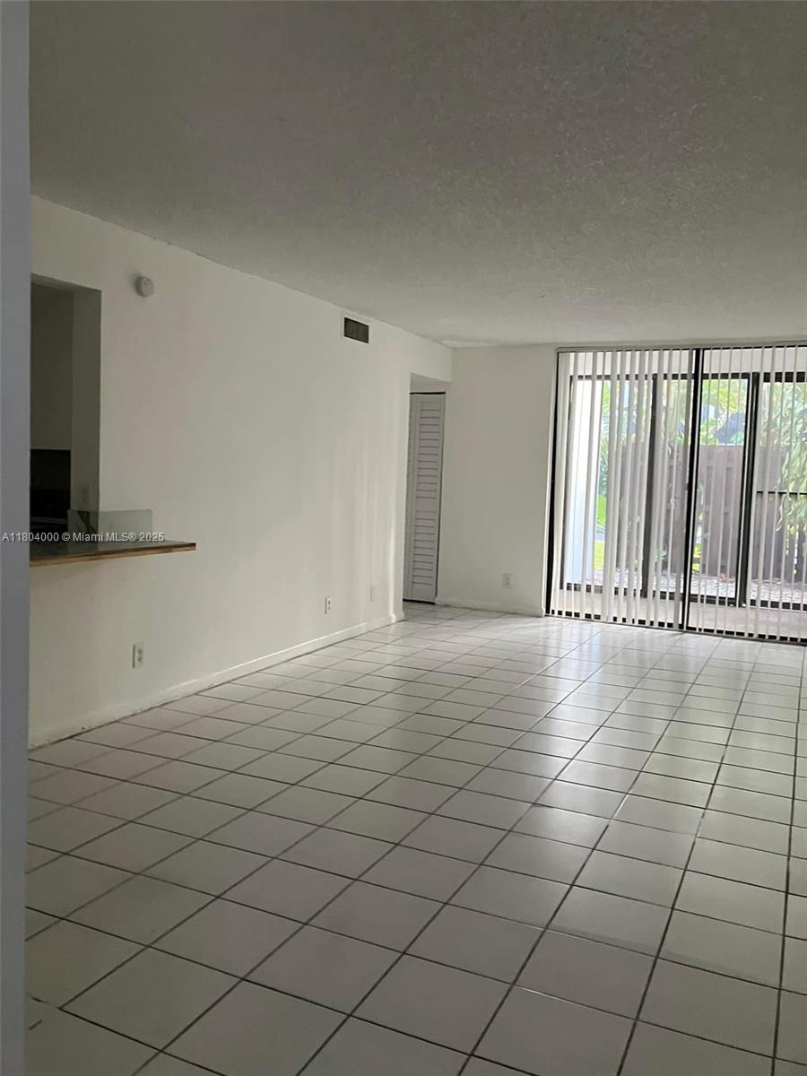 213 Lake Pointe Dr #112, Oakland Park, Florida image 2