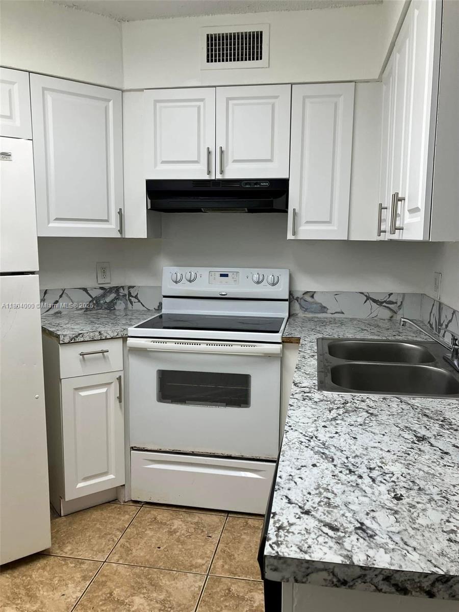 213 Lake Pointe Dr #112, Oakland Park, Florida image 5
